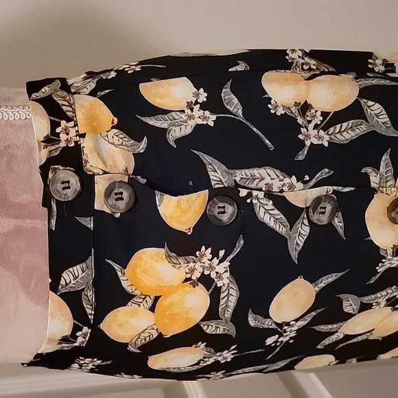 H&M Divided Size 6 Midi Black with Lemons Skirt, Side Slit and Buttons, EUC - Picture 4 of 14